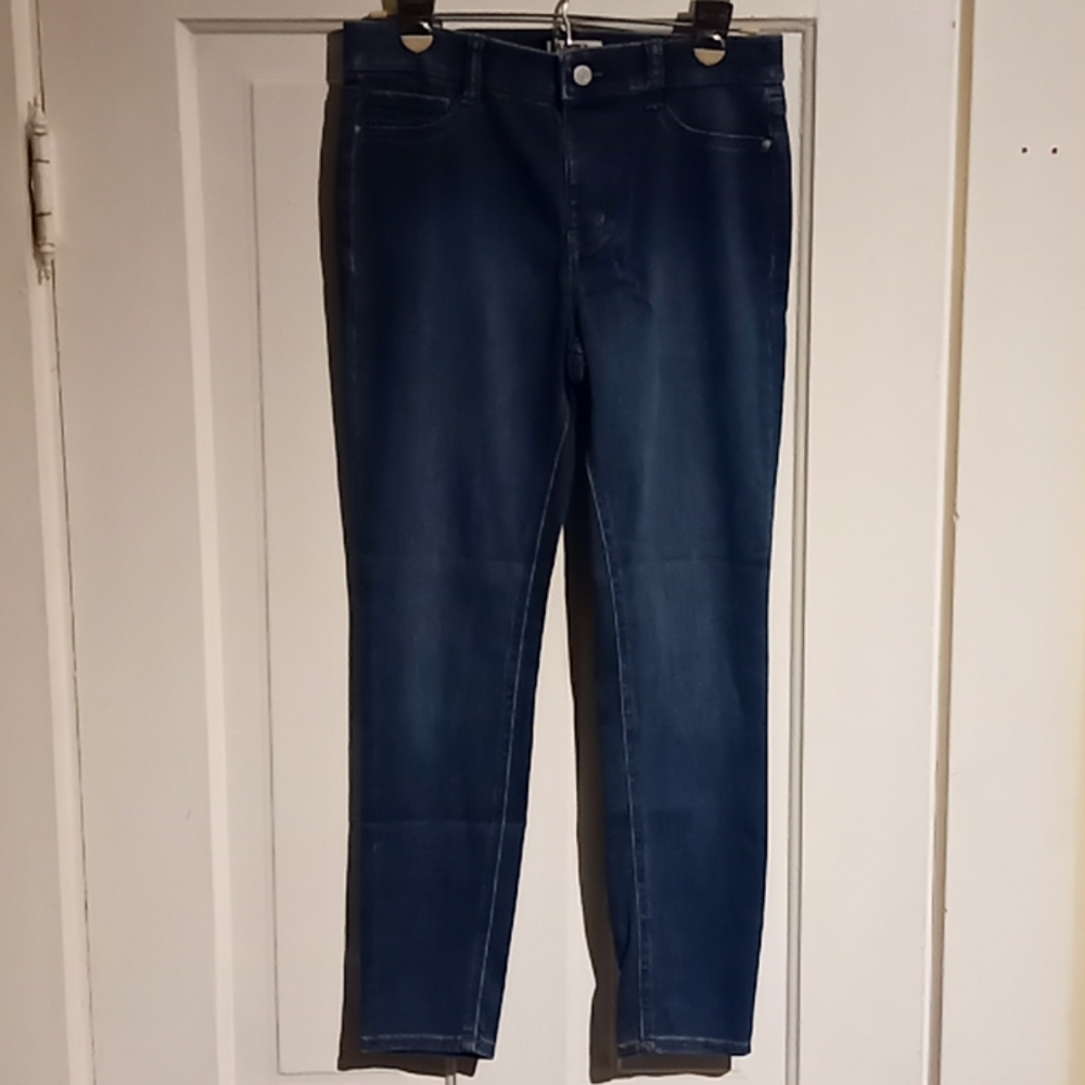 Size 8, stretchy, skinny jeans